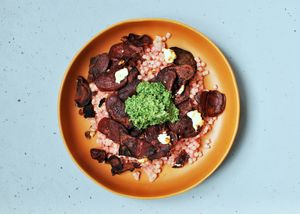 Crispy sweet and sour beetroot with dill-walnut pesto 